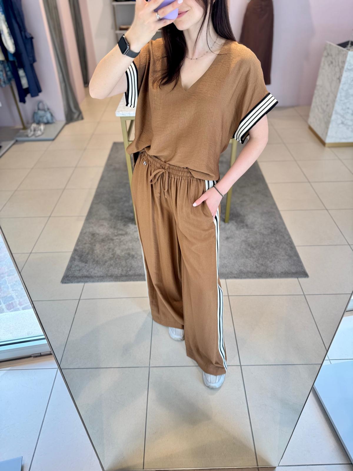 Blusa tabacco con banda laterale