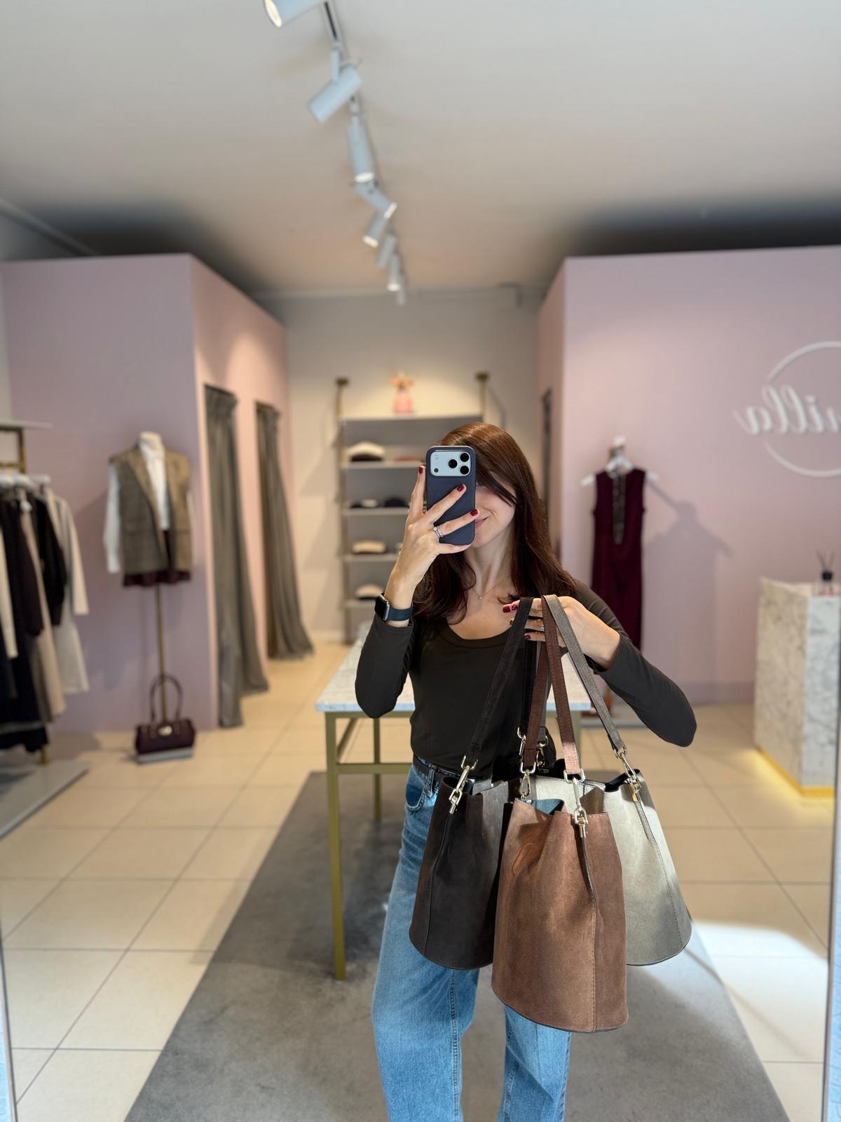 Maxi secchiello in pelle scamosciata