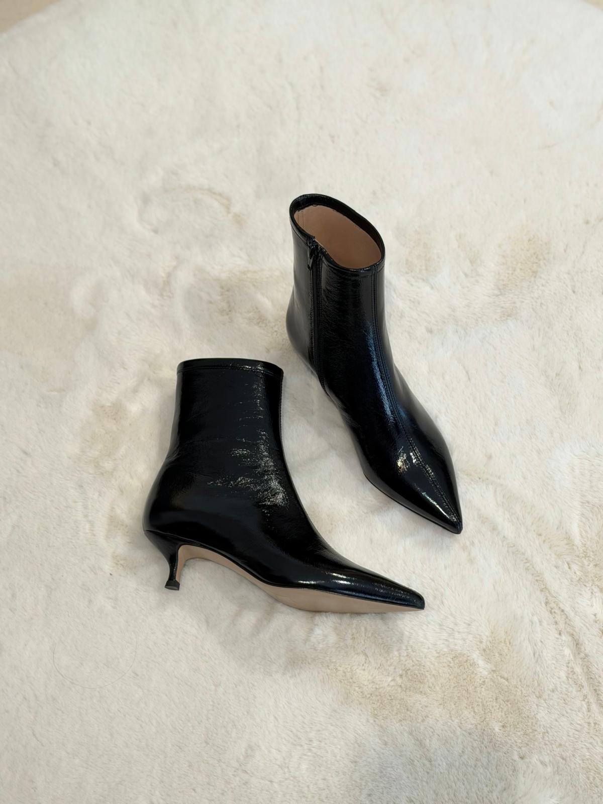 Stivaletto nero in pelle