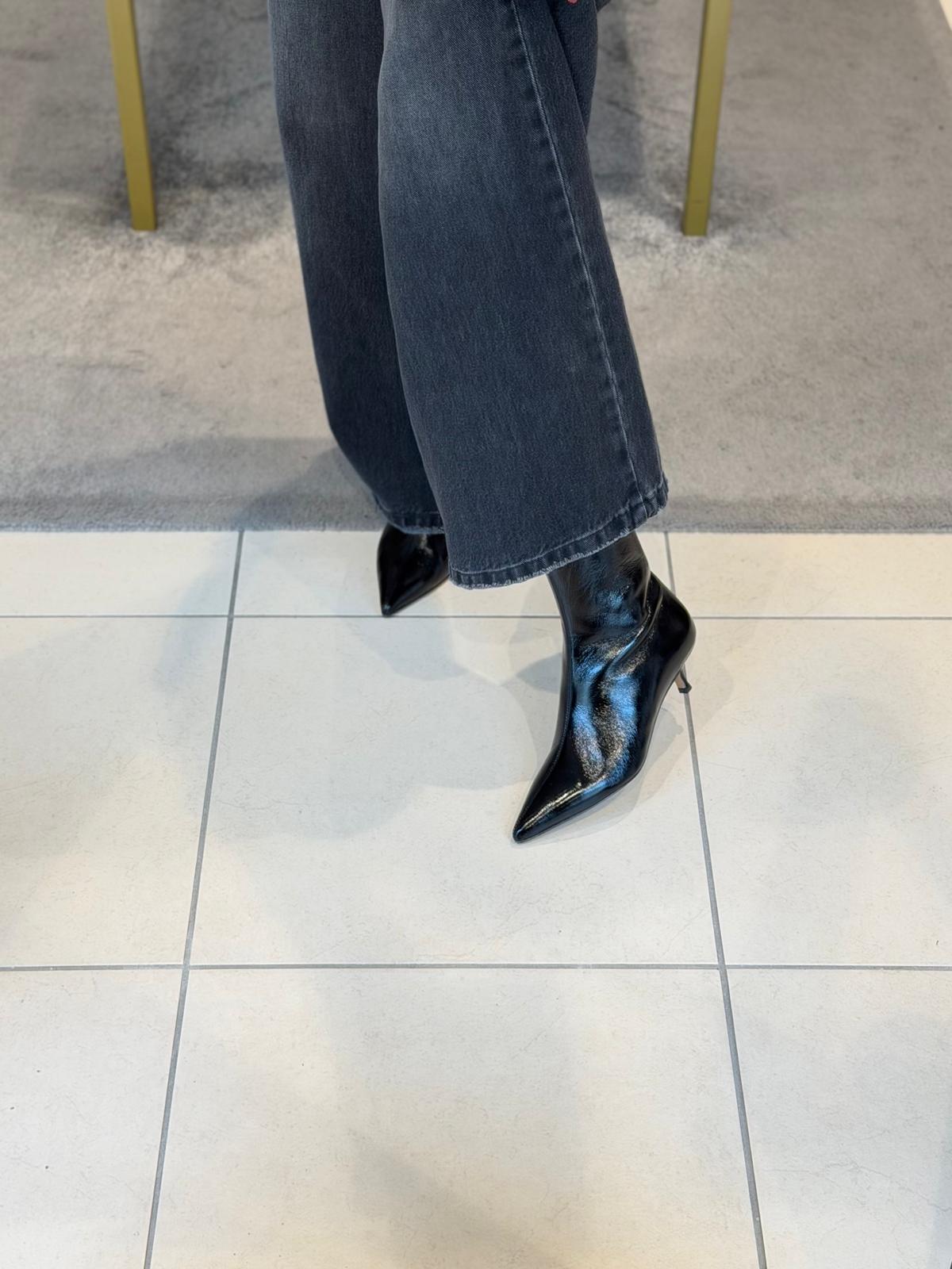 Stivaletto nero in pelle